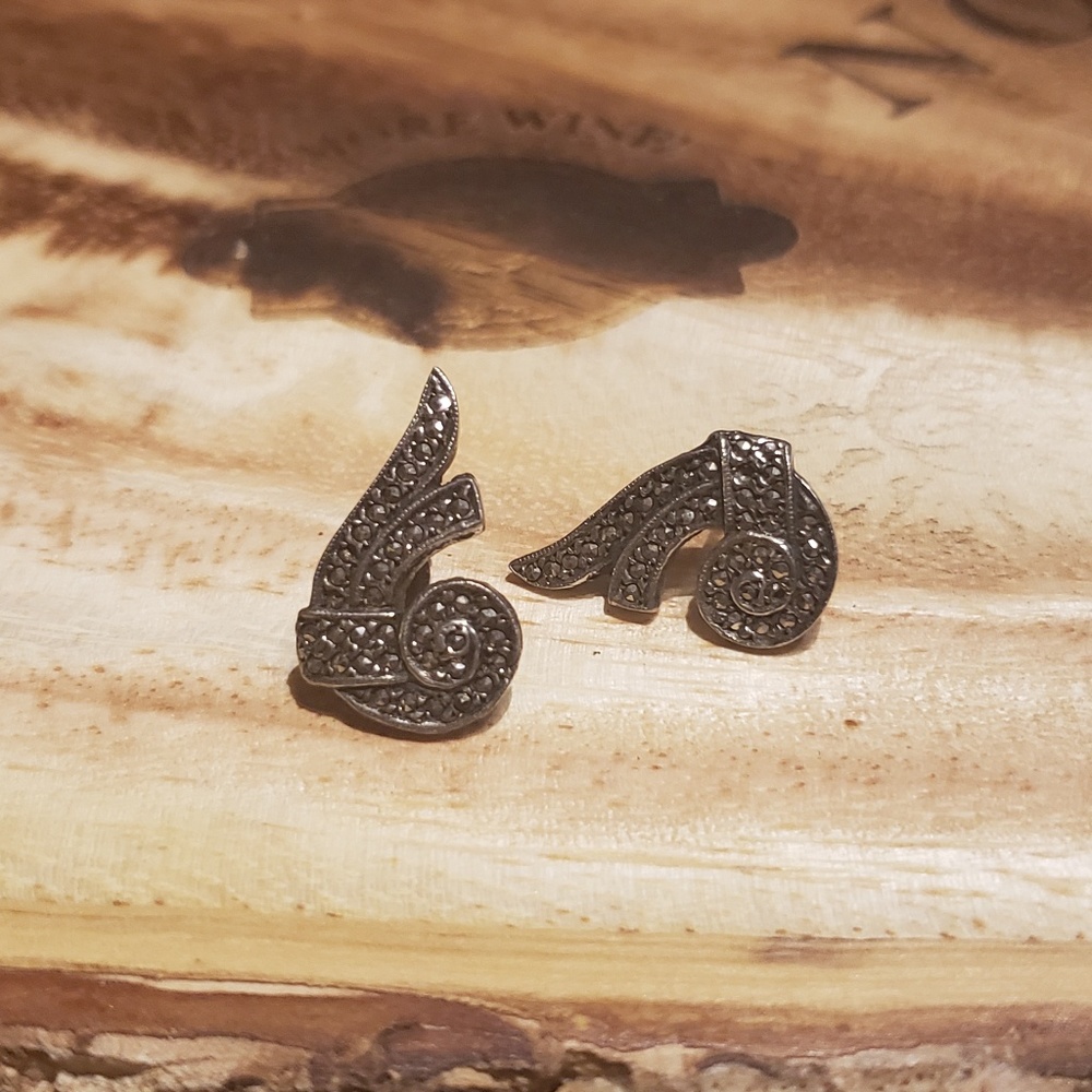 Post earrings